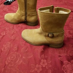 Short, UGG Sueade boots